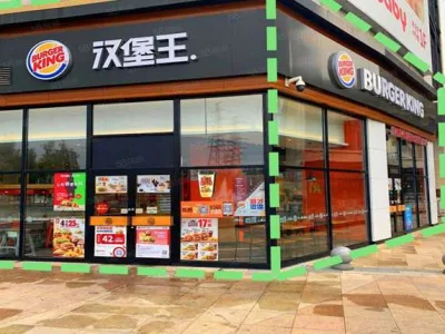 龙华转角铺，地铁站0距离（租5年）递增百10，价格还能谈