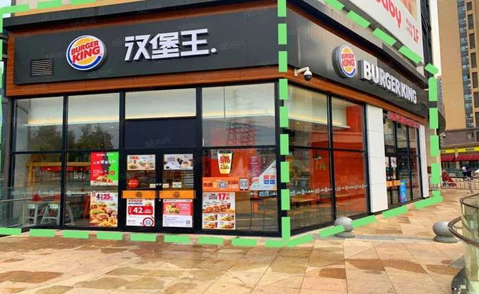 龙华转角铺，地铁站0距离（租5年）递增百10，价格还能谈