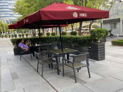 龙华转角铺，地铁站0距离（租5年）递增百10，价格还能谈