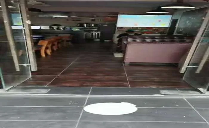 马鞍山地铁口铺面转让,套内75平左右店租6000,方便看房,空转