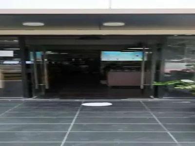 马鞍山地铁口铺面转让,套内75平左右店租6000,方便看房,空转
