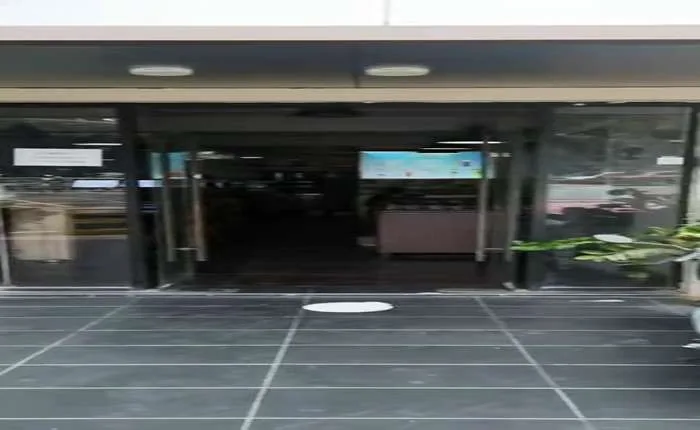 马鞍山地铁口铺面转让,套内75平左右店租6000,方便看房,空转