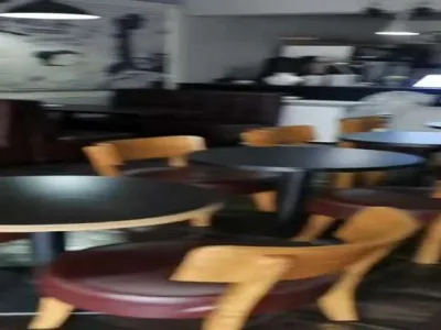 马鞍山地铁口铺面转让,套内75平左右店租6000,方便看房,空转