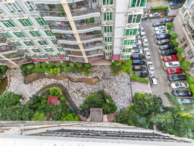 宝安中心体育馆旁【金景豪苑】全新60万豪装，单价仅6万。面积118平3房2卫，满五年唯一