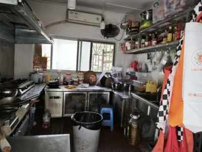 宝安上合烧烤店200平出租，外摆面积200平，小独栋二层楼