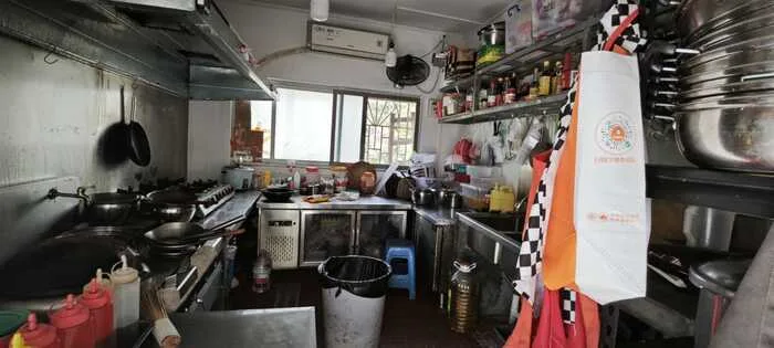 宝安上合烧烤店200平出租，外摆面积200平，小独栋二层楼