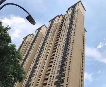 万科翡逸郡园127平精装4房680万元