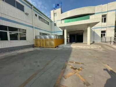 沙井外环高速出口附近独门独院钢构厂房约6500平方，全新装修租金38元