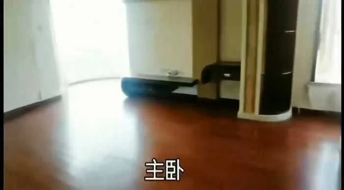鸿荣源尚都二期,上下4层复式使用面积近500平8房，满五年
