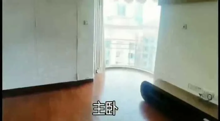 鸿荣源尚都二期,上下4层复式使用面积近500平8房，满五年