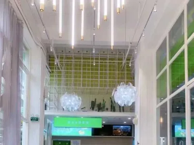 福永地铁口一楼商铺茶饮轻餐转让，租金8000