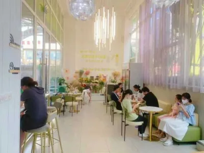福永地铁口一楼商铺茶饮轻餐转让，租金8000