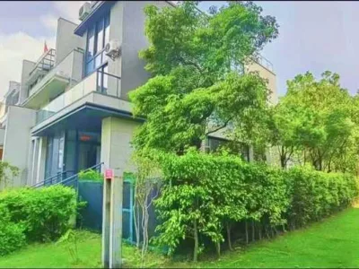 深圳光明金城大第花园豪华‮别大‬墅出售2180万