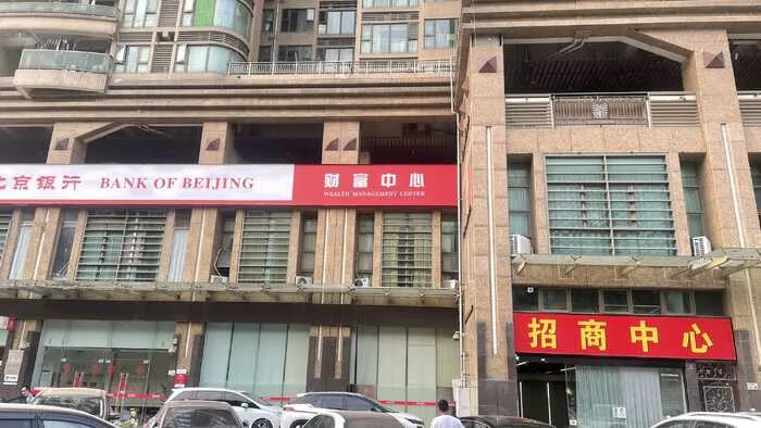 新安购物中心街铺招商105-2700平,可分租,层高6米,租金120元/平