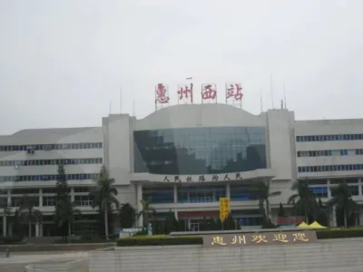 德威江誉城惠州的大品牌大楼盘，社区规模大，容积率低