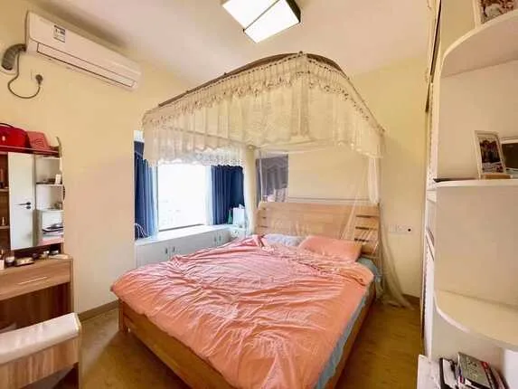 中熙香莎公馆83平住家装修三房，满五年售430W ，学位在