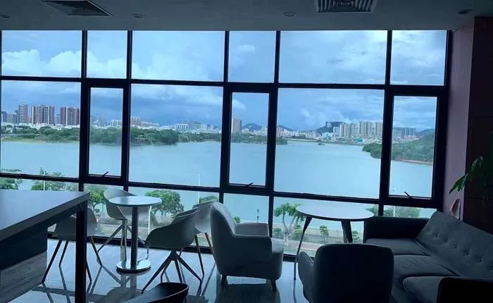 福永桥头地铁口看立新湖湖景写字楼，豪华装修，760平米