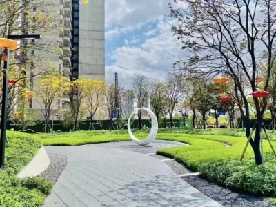 惠城区保利鹿江来多商圈环绕，满足生活娱乐需求