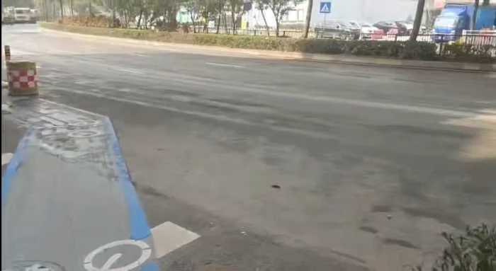 临街旺铺招租：龙华大浪，​主干道马路边上，​7000