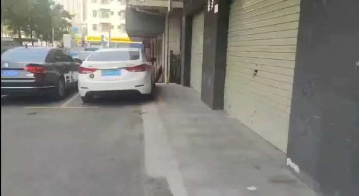 临街旺铺招租:龙华大浪,主干道马路边上,7000