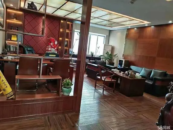 沙井地铁站旁，环镇路整层办公室400平，有装修，月租18000可谈