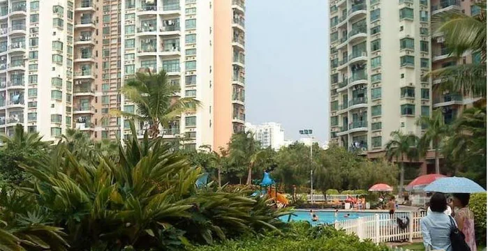鸿荣源豪宅《丽景城》97平米三房两厅两卫，满五年唯一住宅，学位可用，现在530万