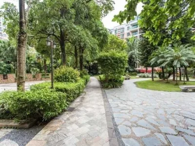 鸿荣源豪宅《丽景城》97平米三房两厅两卫，满五年唯一住宅，学位可用，现在530万