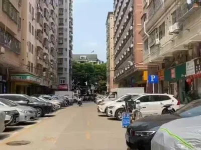 五和双地铁口大铺出售138万,小铺出售52万,二个铺打包价格可谈