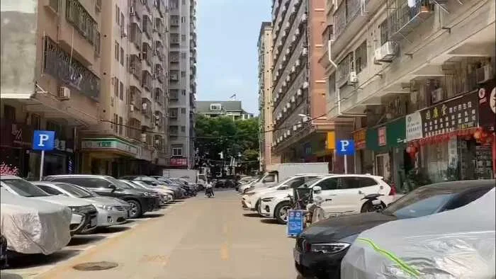 五和双地铁口大铺出售138万,小铺出售52万,二个铺打包价格可谈