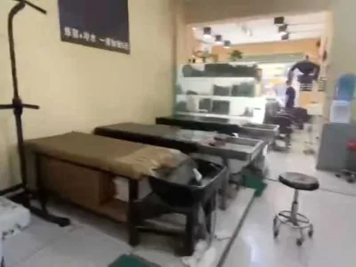 五和双地铁口大铺出售138万,小铺出售52万,二个铺打包价格可谈
