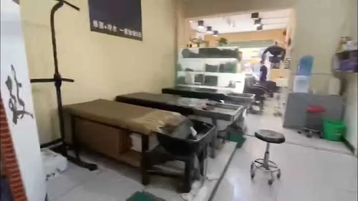 五和双地铁口大铺出售138万,小铺出售52万,二个铺打包价格可谈