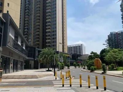福永塘尾地铁口旁华强城临街旺铺30-275平，现特价出售3.1万起，买一送一