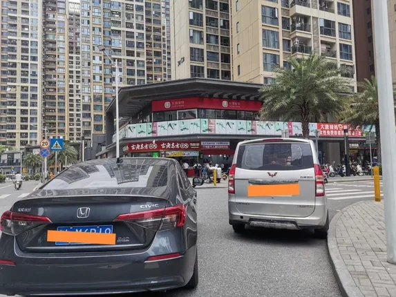 塘尾地铁口华强城商铺出租,200多平,可以分租,租金150元/平