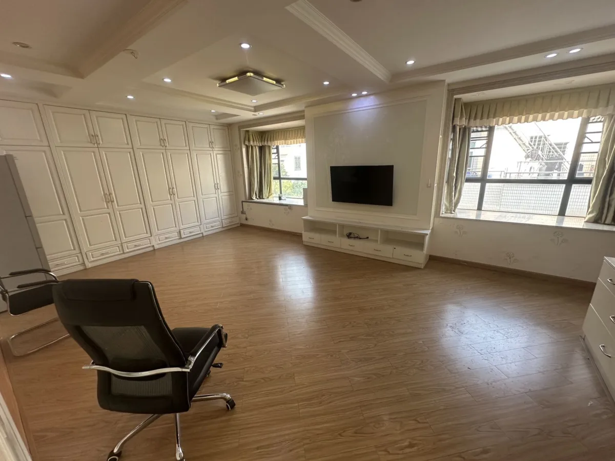新丰苑别墅300平6房3卫出租9000
