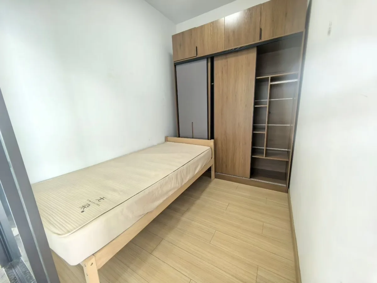 鹏展汇精装两房家电齐全出租3300