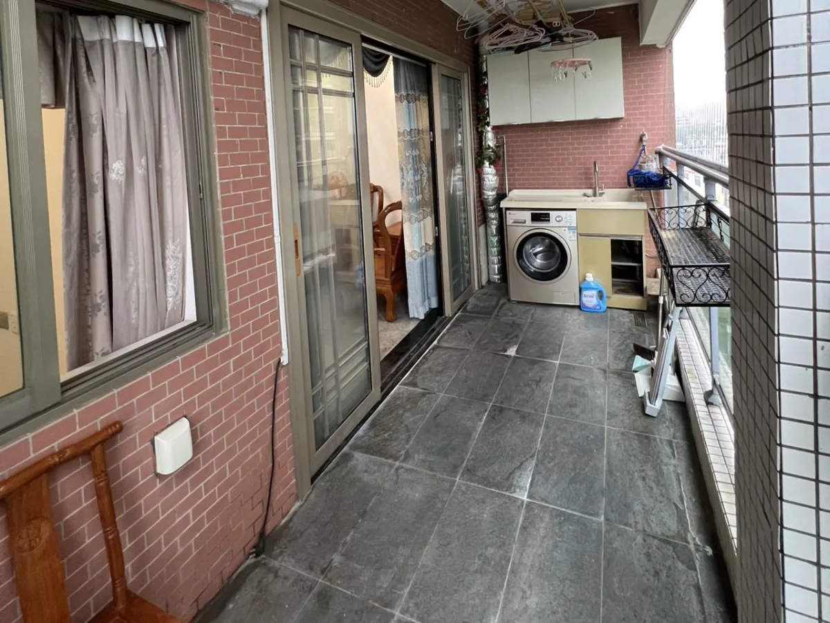 中泰国际精装89平一房二厅一卫出租3500元月