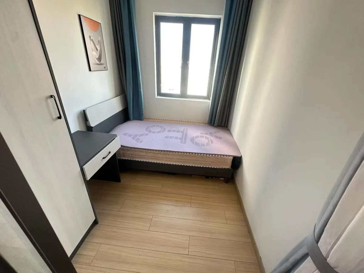 鹏展汇花园两房朝南出租价格3300元