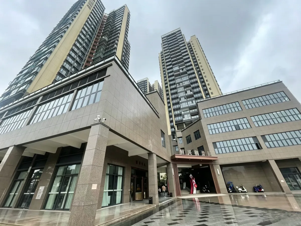 沙井【恒兴御景园】前海会展旁·现楼带装修2-4房220万起