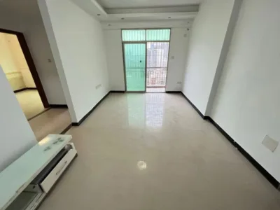 新沙路上寮公园旁两房一厅,拎包即住,业主急租2000元