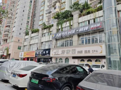 宝安上川地铁口三楼培训室出租面积160平，租金9000元/月