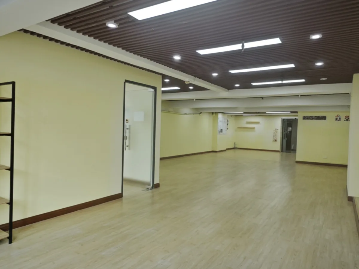 宝安上川地铁口三楼培训室出租面积160平，租金9000元/月