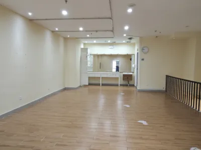 流塘阳光花园小区门口街铺，上下两层165平租金120元/平