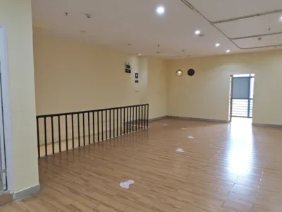 流塘阳光花园小区门口街铺，上下两层165平租金120元/平