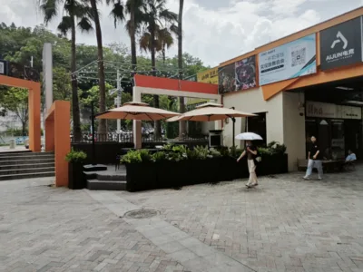 流塘地铁口旺铺面积54平原奶茶店，租金6000元/月