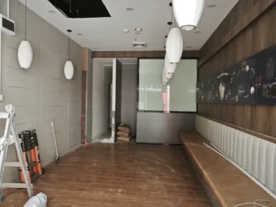 流塘地铁口旺铺面积54平原奶茶店，租金6000元/月