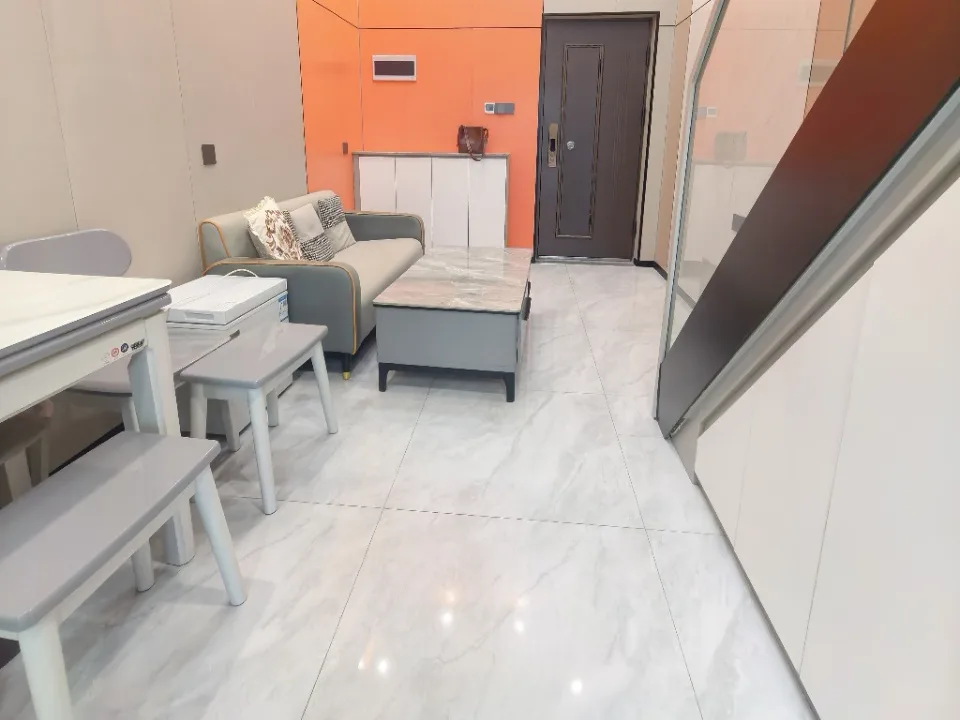 新桥万科星城loft复试两房两厅一卫租2800